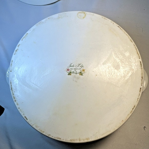 Shafford Jade Lily Porcelain Oven to Table Casserole Dish with Lid (1pc) - Picture 8 of 9